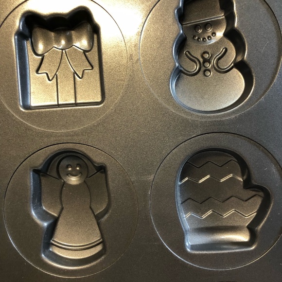 Wilton Cookie Pan Mold Christmas 12 Design Tree Santa Gingerbread Stocking Star - Picture 6 of 9